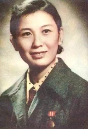 九游体育官方网站-七夕共怀严凤英，含冤而死后惨遭“开膛破肚”